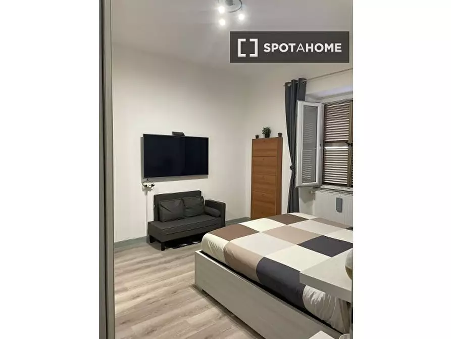 Immagine 5 di Camera condivisa in affitto  in Via Vincenzo Montenovesi a Roma