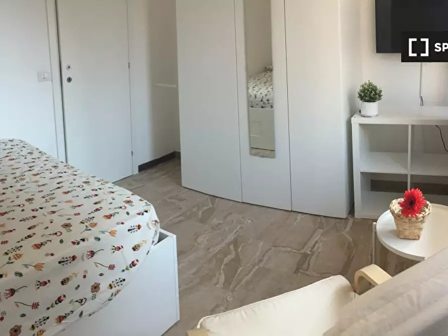 Immagine 2 di Camera condivisa in affitto  in Via Carlo Valvassori Peroni a Milano