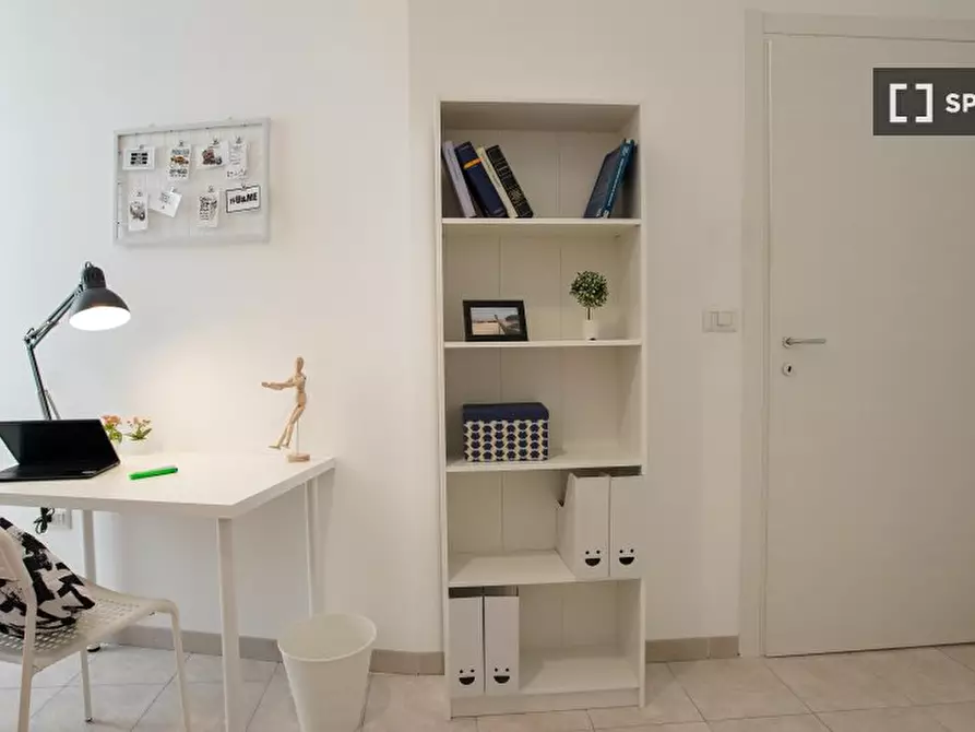 Immagine 5 di Camera condivisa in affitto  in Vico Noce a Napoli