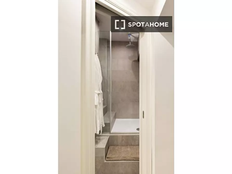 Immagine 12 di Appartamento in affitto  in Via Gregoriana a Roma