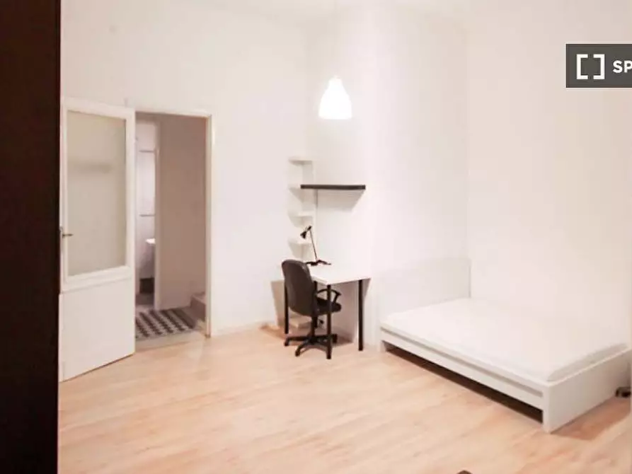 Immagine 1 di Camera condivisa in affitto  in Viale Sondrio a Milano