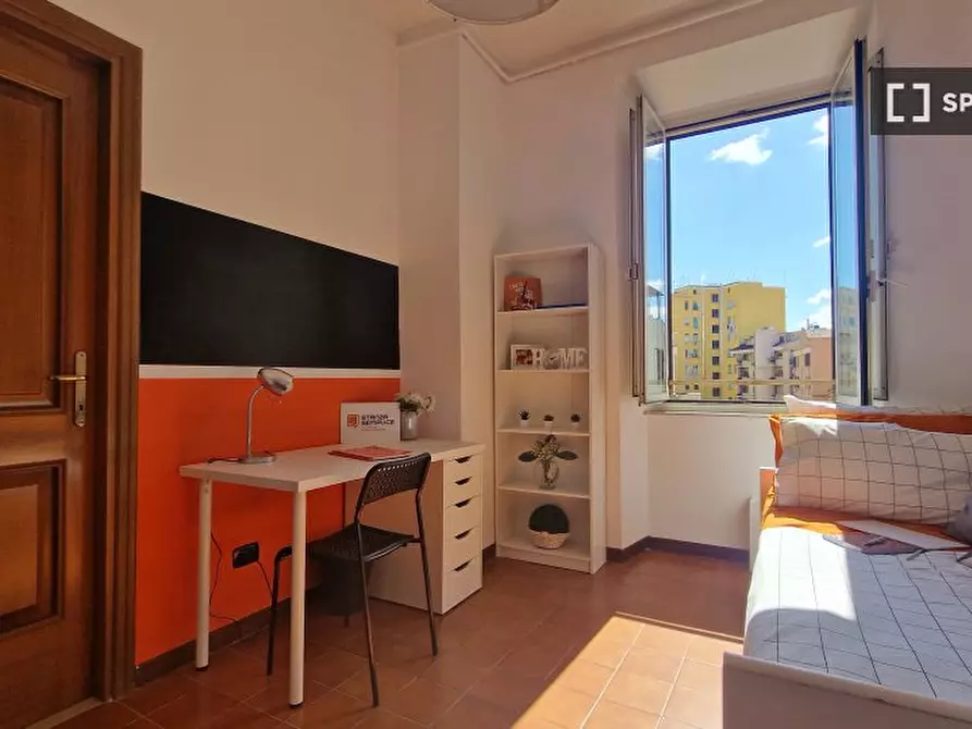 Immagine 5 di Camera condivisa in affitto  in Via Paolo Paruta a Roma