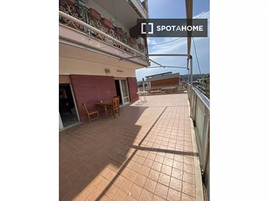 Immagine 18 di Camera condivisa in affitto  in Viale Maria Bakunin a Napoli