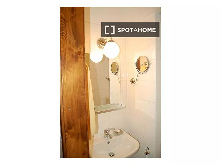 Immagine 7 di Ufficio in affitto  in Via dei Cerchi a Firenze