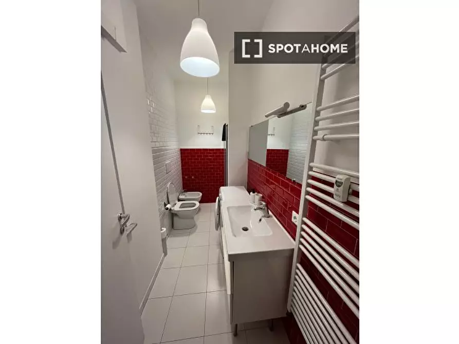 Immagine 14 di Camera condivisa in affitto  in Via Teano a Roma