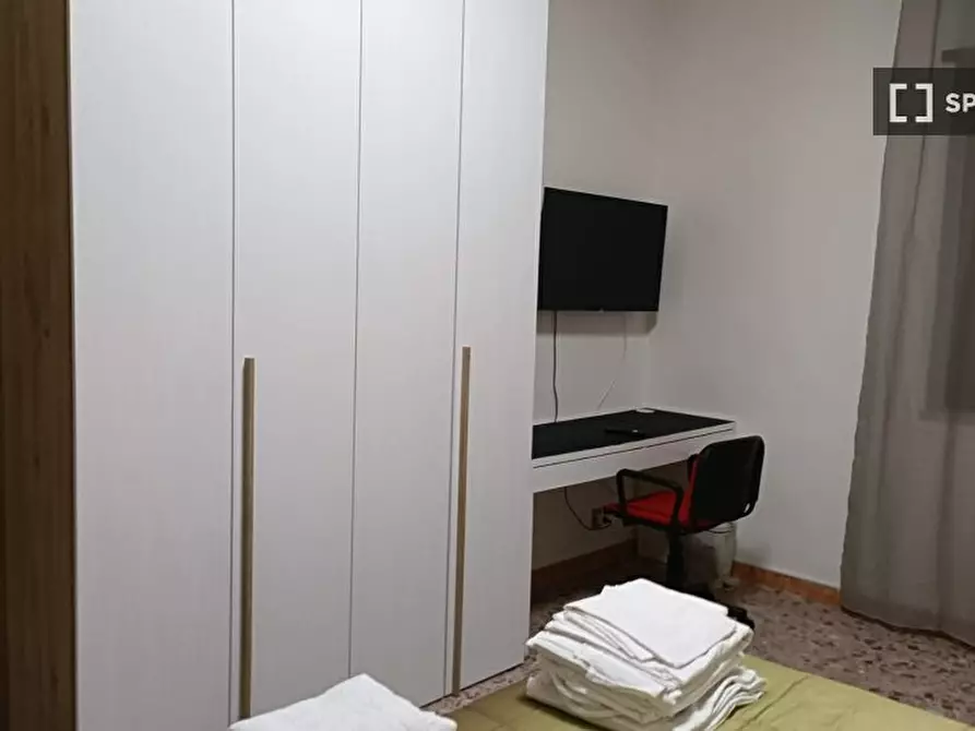 Immagine 14 di Camera condivisa in affitto  in Viale Colli Aminei a Napoli