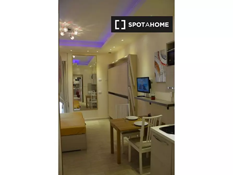 Immagine 5 di Camera condivisa in affitto  in Via Vetulonia a Roma