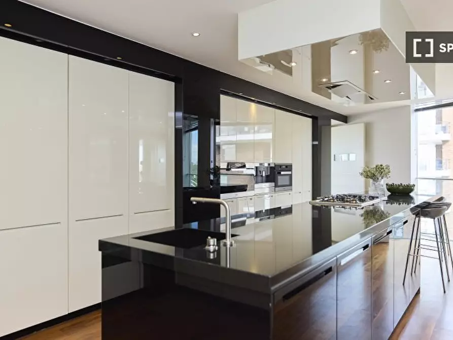 Immagine 2 di Appartamento in affitto  in Hester Rd a Wandsworth