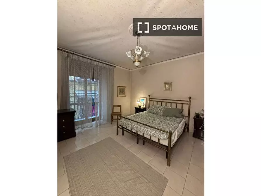 Immagine 3 di Camera condivisa in affitto  in Salita Pontenuovo a Napoli