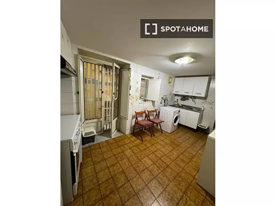 Immagine 5 di Camera condivisa in affitto  in Salita Pontecorvo a Napoli