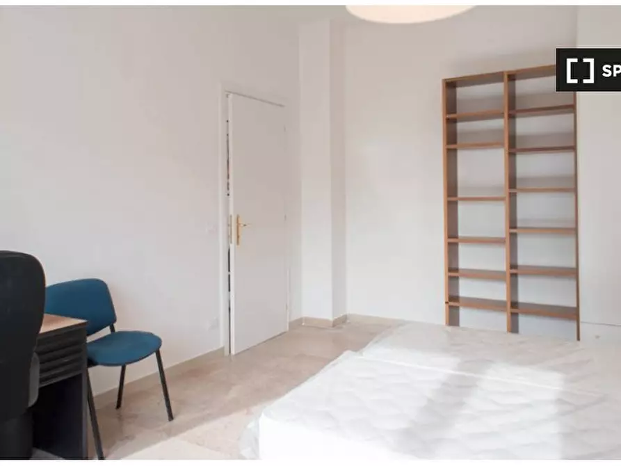 Immagine 4 di Camera condivisa in affitto  in Via Luca Valerio a Roma