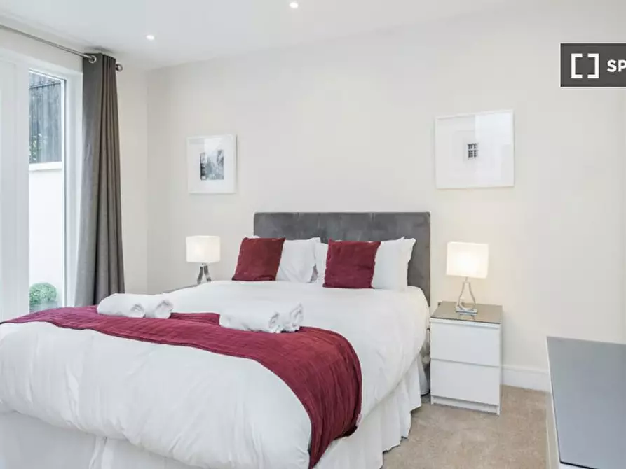 Immagine 3 di Appartamento in affitto  in Oak Hill Rd a Kingston Upon Thames