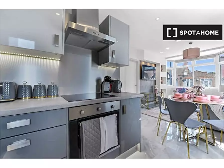Immagine 5 di Appartamento in affitto  in Flat Goldman House - 122 Wembley Park drive HA9 8HP a Brent