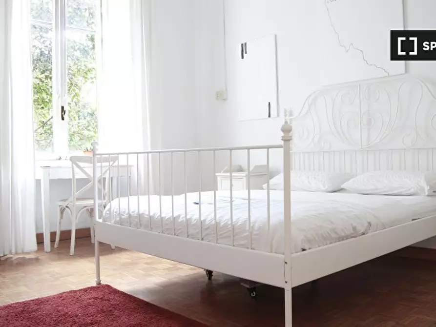 Immagine 4 di Camera condivisa in affitto  in Viale Glorioso a Roma