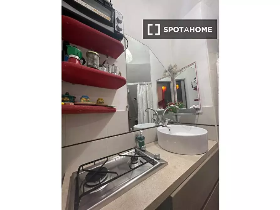 Immagine 16 di Appartamento in affitto  in Via Pellegrini a Napoli