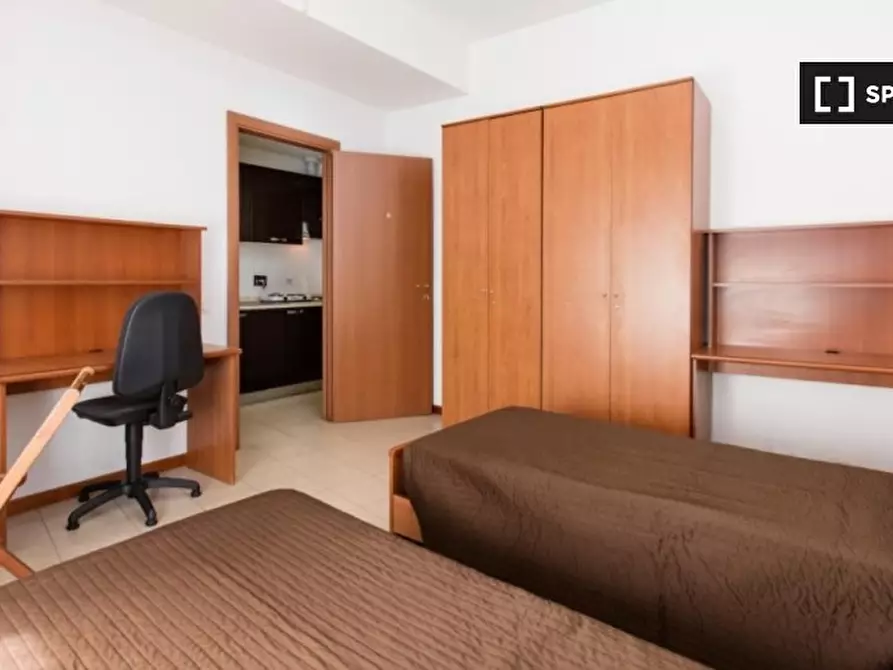 Immagine 1 di Camera condivisa in affitto  in Via Prenestina a Roma