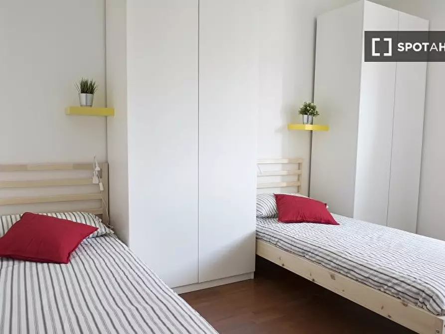 Immagine 5 di Camera condivisa in affitto  in Via Francesco Primatriccio a Milano