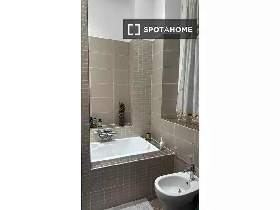 Immagine 12 di Camera condivisa in affitto  in Via Voghera a Roma