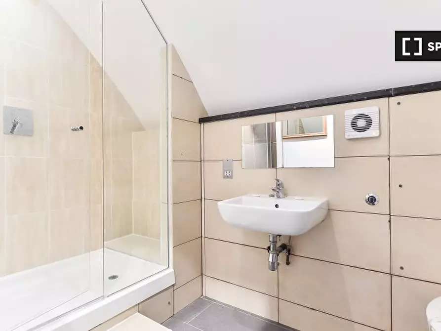 Immagine 15 di Appartamento in affitto  in Kentish Town Rd a Camden Town