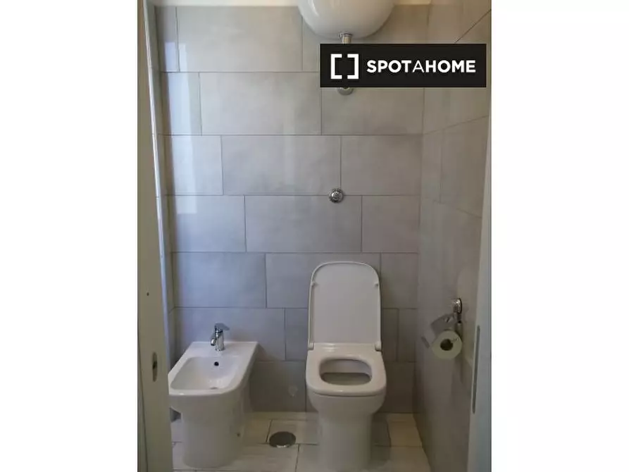 Immagine 11 di Camera condivisa in affitto  in Via Domenico Quaranta a Napoli