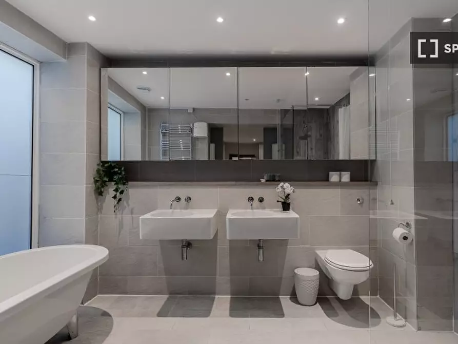 Immagine 18 di Appartamento in affitto  in Lower Ground a Kensington