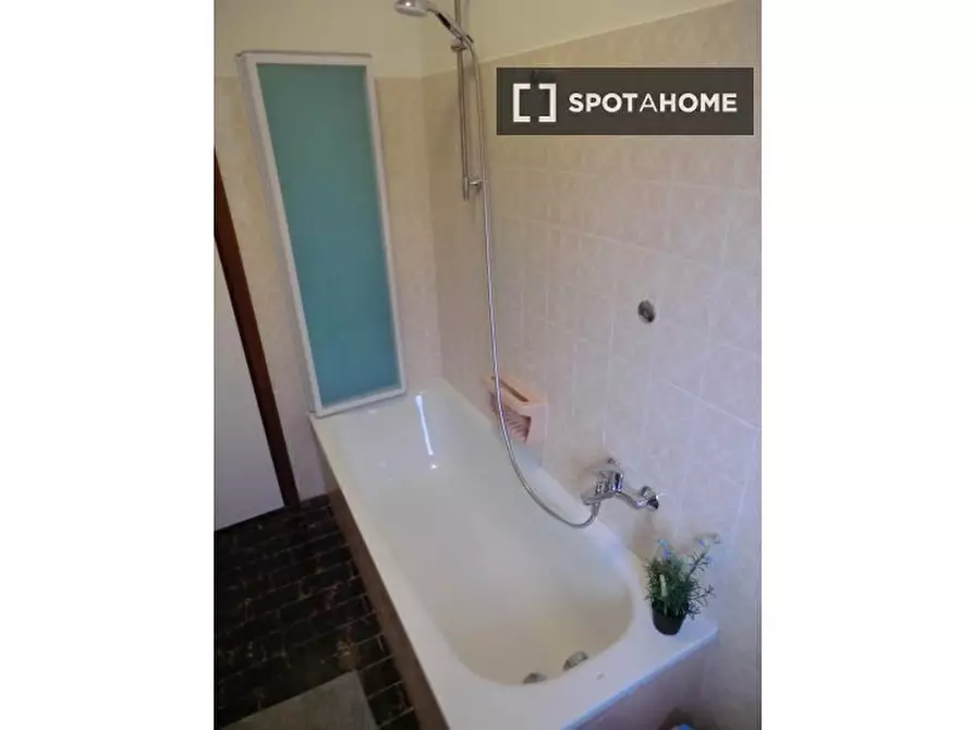 Immagine 10 di Camera condivisa in affitto  in via San Roberto Bellarmino a Padova