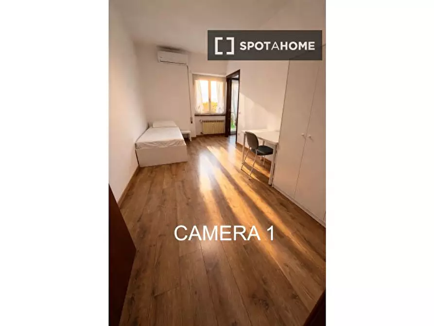 Immagine 1 di Camera condivisa in affitto  in Via Teano a Roma