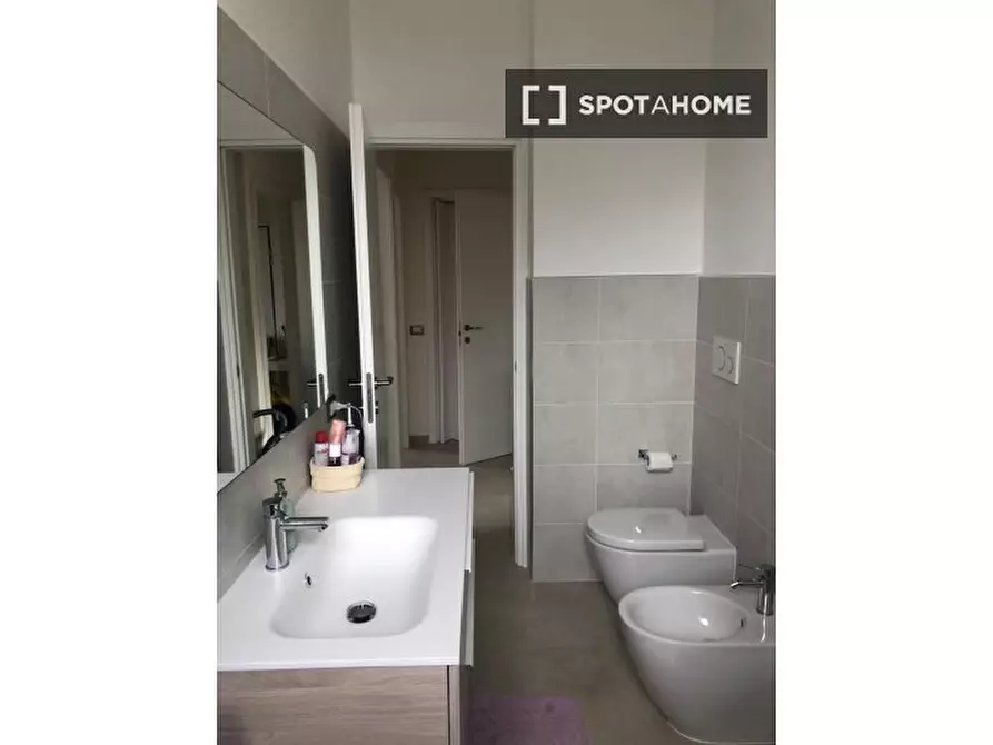 Immagine 13 di Camera condivisa in affitto  in Via Sant'Abbondio a Milano