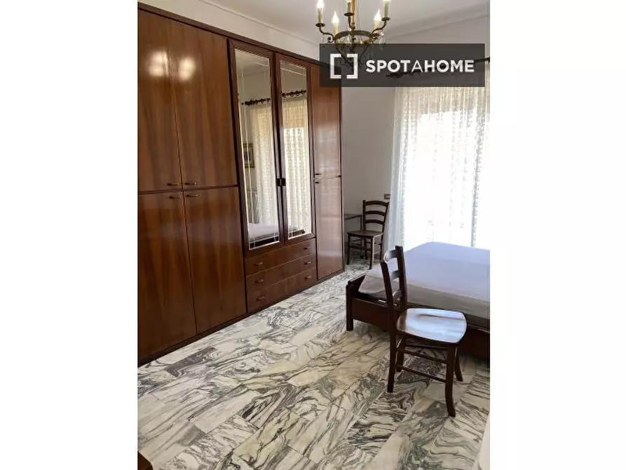 Immagine 9 di Camera condivisa in affitto  in Viale Maria Bakunin a Napoli