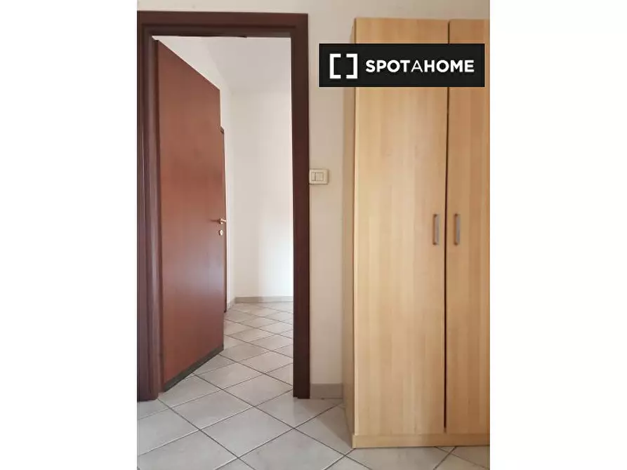 Immagine 2 di Camera condivisa in affitto  in Via Valentino Banal, 00177 Roma RM, Italy a Roma