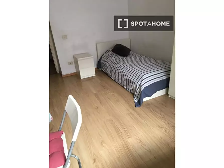 Immagine 8 di Camera condivisa in affitto  in Via Giovanni Giolitti a Roma
