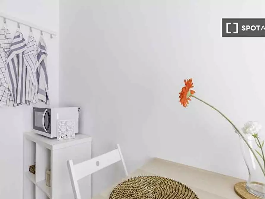 Immagine 8 di Camera condivisa in affitto  in Via Fiume delle Perle a Roma