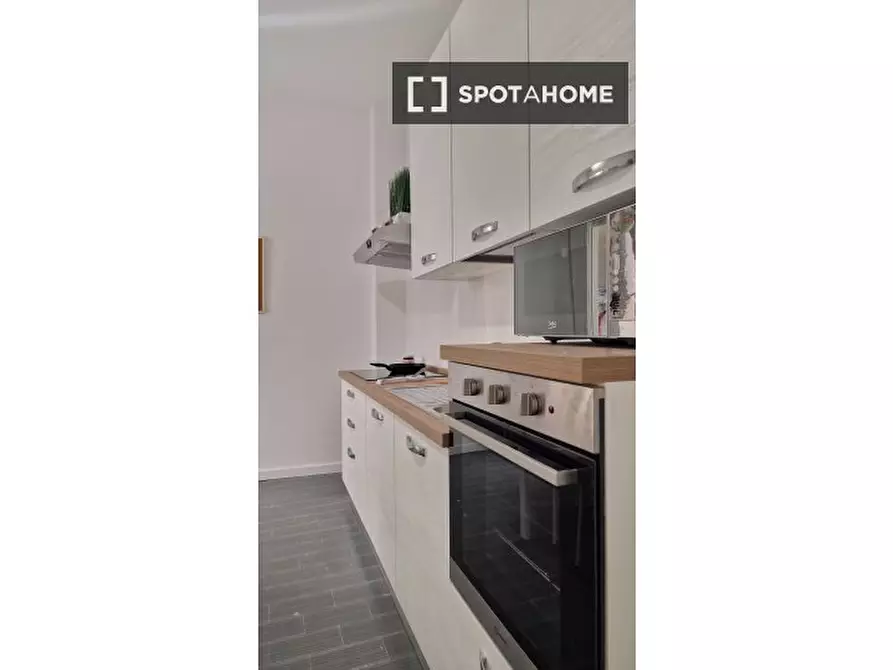 Immagine 10 di Camera condivisa in affitto  in Lungotevere di Pietra Papa a Roma