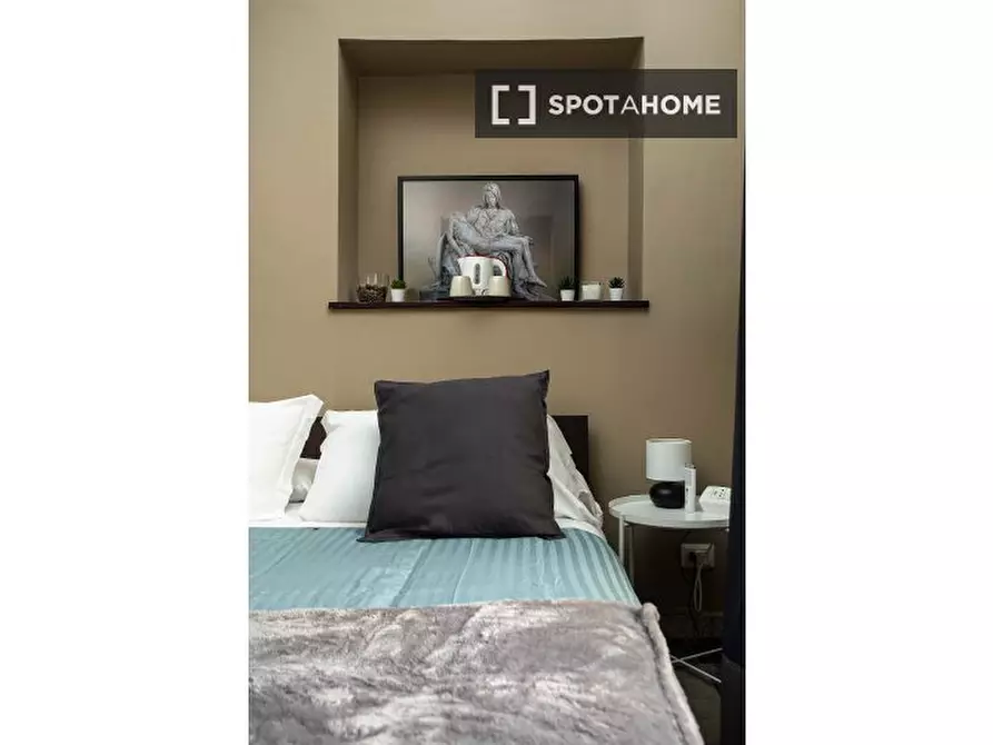 Immagine 7 di Camera condivisa in affitto  in Via Alberico II a Roma