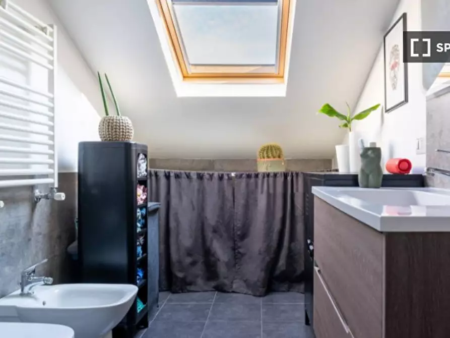 Immagine 5 di Camera condivisa in affitto  in Via Giacinto Albino a Napoli