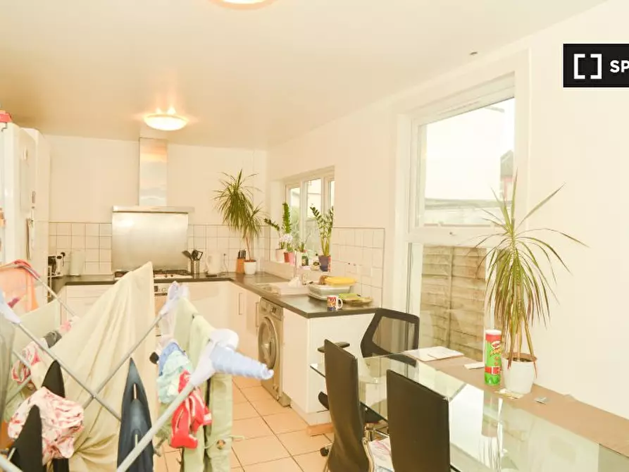 Immagine 6 di Camera condivisa in affitto  in Prince Regent Ln a East Ham