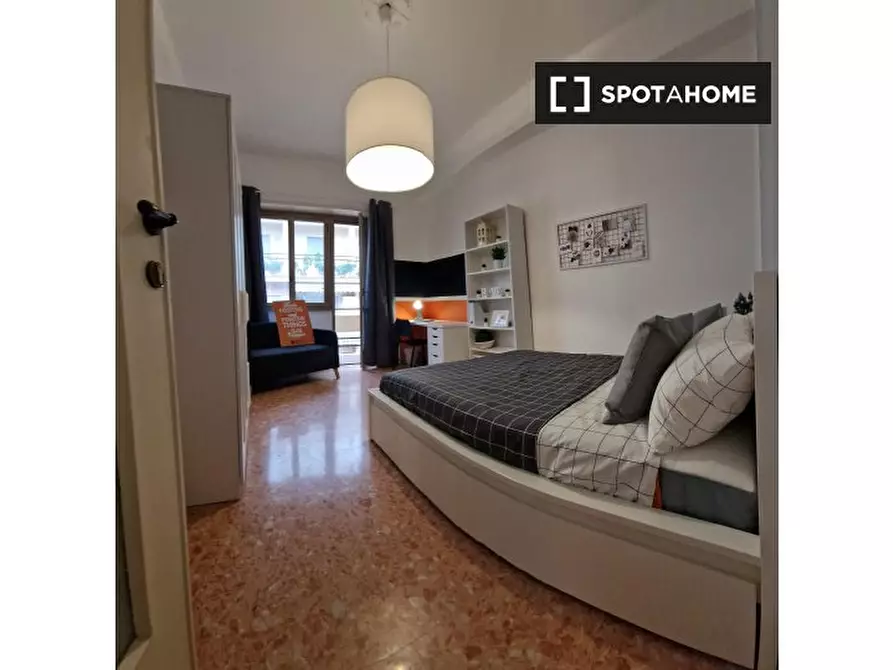 Immagine 2 di Camera condivisa in affitto  in Piazza Cardinal Ferrari a Roma