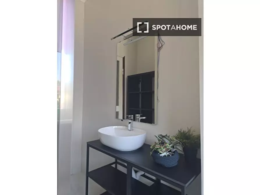 Immagine 13 di Camera condivisa in affitto  in Viale Francesco Restelli a Milano