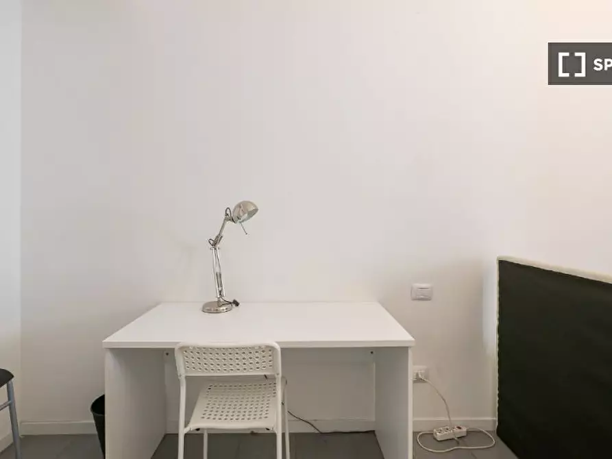 Immagine 2 di Camera condivisa in affitto  in Via Felice Casati a Milano