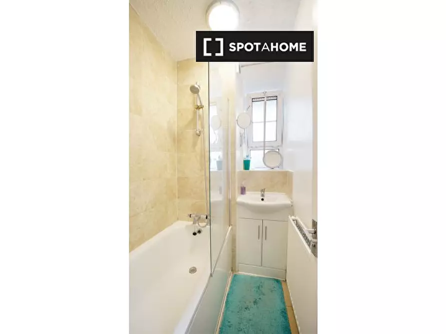 Immagine 12 di Camera condivisa in affitto  in Gill St a Poplar