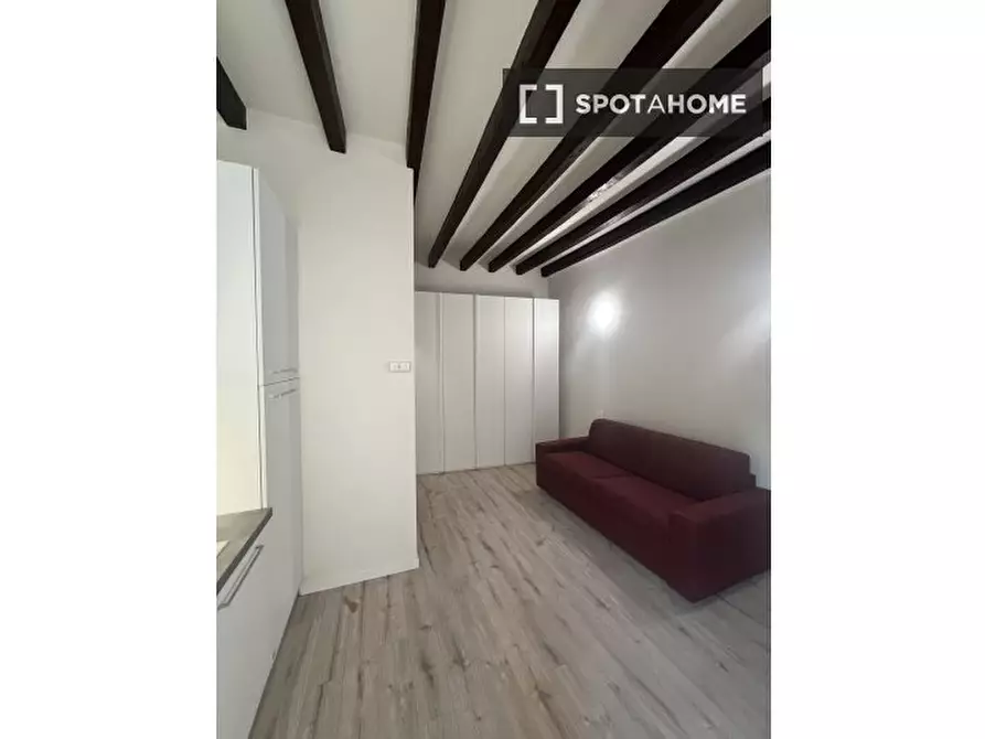 Immagine 2 di Ufficio in affitto  in Via Marco Aurelio a Milano