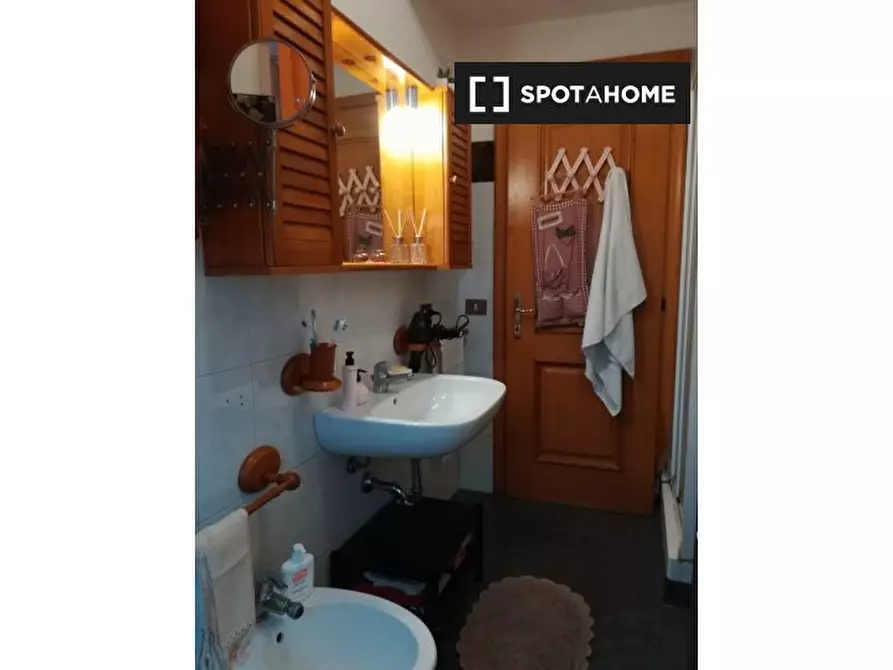 Immagine 10 di Camera condivisa in affitto  in Via Garessio a Roma
