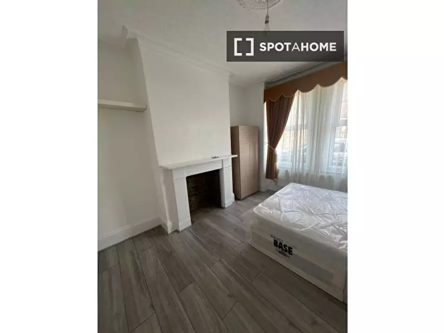 Immagine 2 di Camera condivisa in affitto  in Silverthorne Road a Lambeth