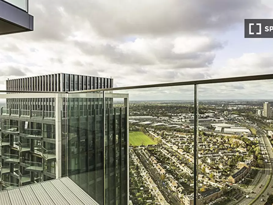 Immagine 13 di Appartamento in affitto  in Icon Tower a Ealing