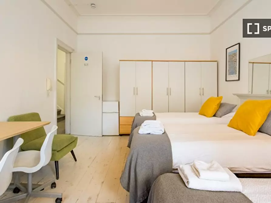 Immagine 18 di Camera condivisa in affitto  in st Floor Apartment a Kensington
