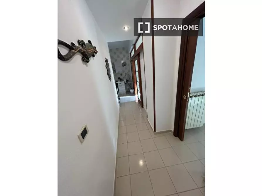 Immagine 5 di Camera condivisa in affitto  in Via Consalvo a Napoli