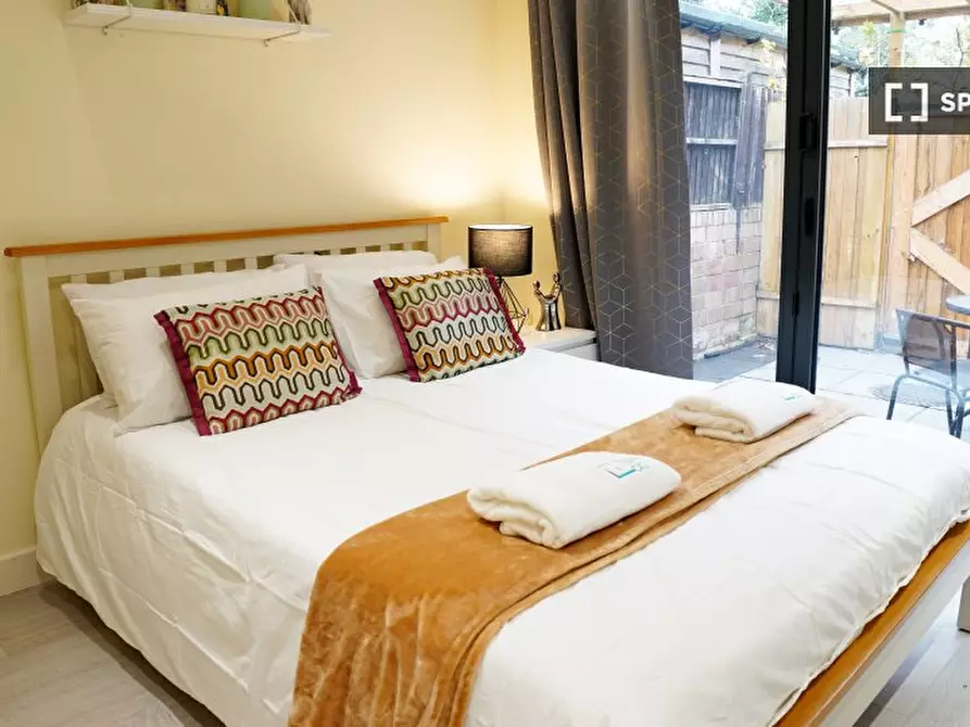 Immagine 14 di Appartamento in affitto  in Clare Rd a 