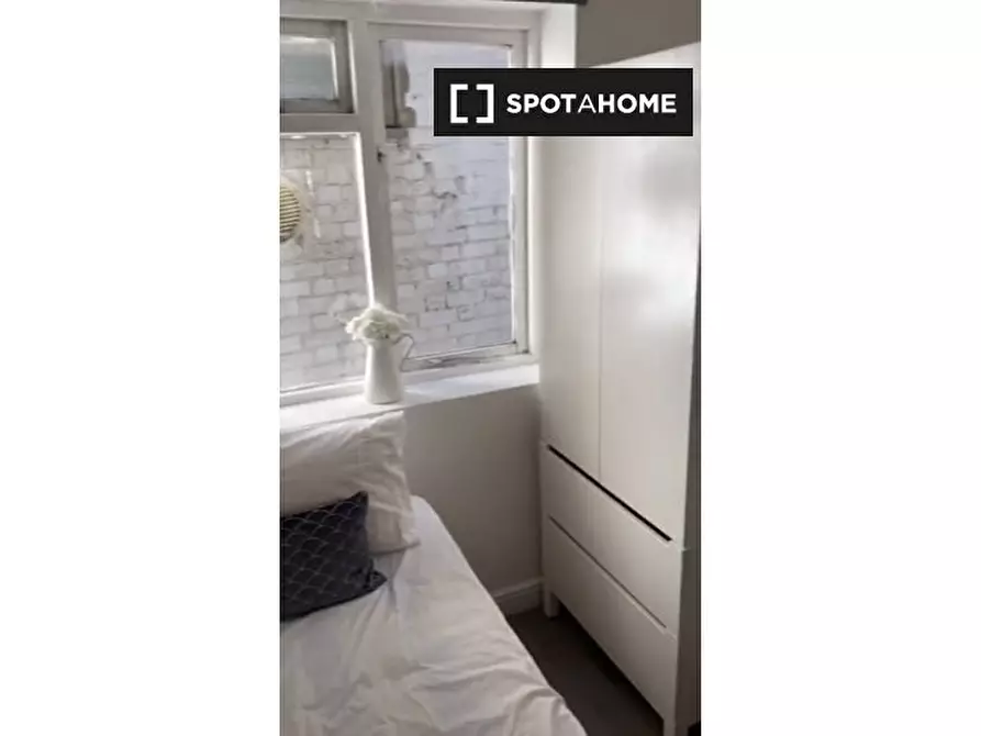 Immagine 2 di Camera condivisa in affitto  in Uxbridge Road a Hammersmith