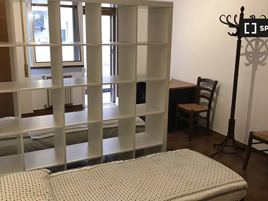 Immagine 3 di Camera condivisa in affitto  in Via Renato Simoni a Roma