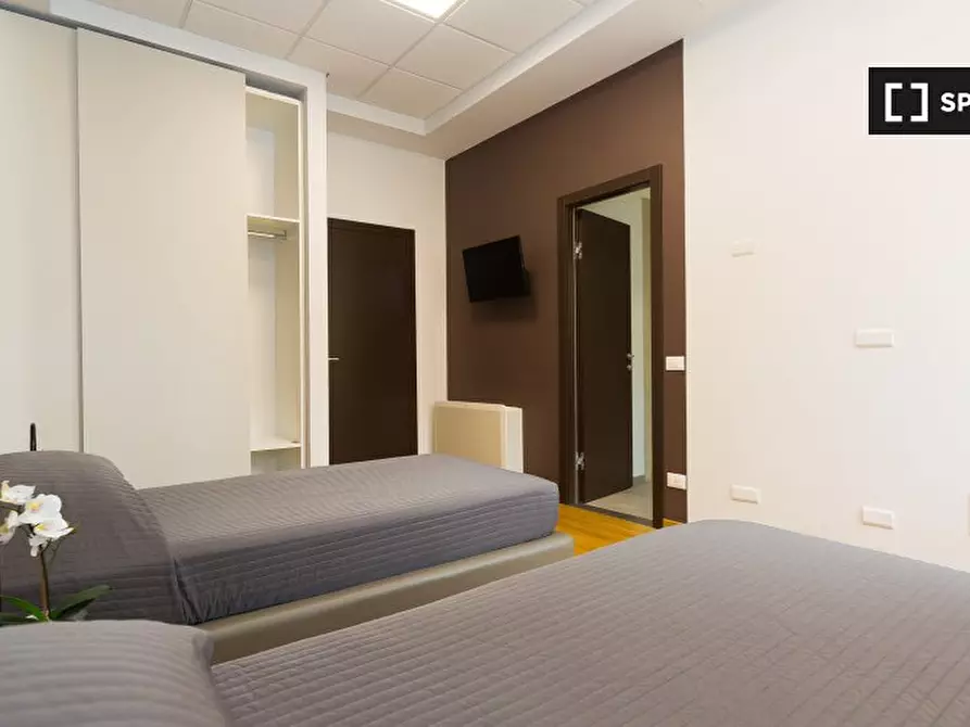 Immagine 2 di Camera condivisa in affitto  in Via di Acqua Bullicante a Roma